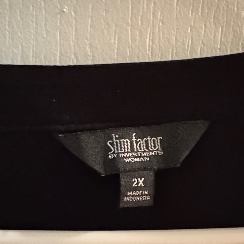 NEVER WORN! Investments Black Tunic with Grommet Detail - Picture 3 of 4